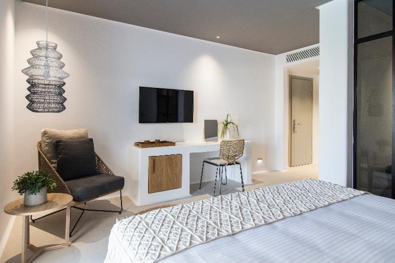 Adorno And Hotel 4*
