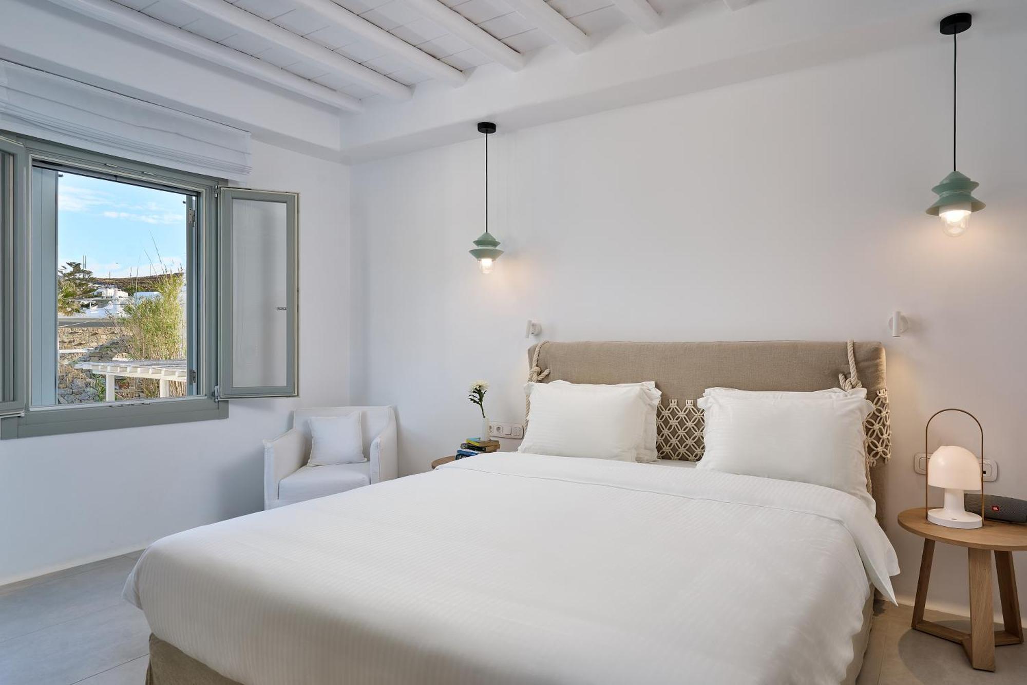 Adorno And Hotel 4*